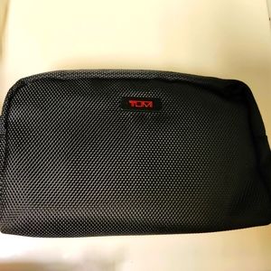 New! Tumi Travel Pouch 👝